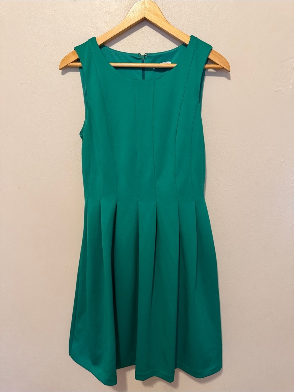 Calvin Klein Emerald Green Sleeveless Pleated Midi Dress
